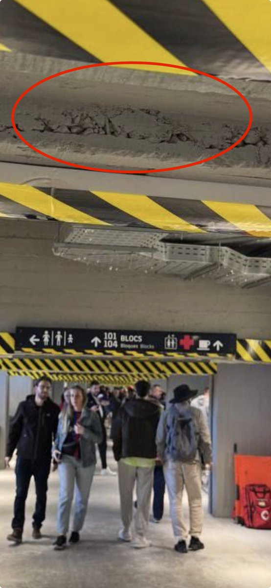 VozMadridista's tweet image. No soy experto en obras, pero… no parece q ese cemento haya fraguado adecuadamente