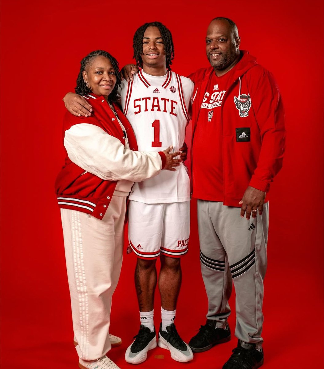 fleischman_noah's tweet photo. 5⭐️ PG Deron Rippey Jr. shared some photos from his NC State official visit.

The nation’s No. 5 recruit will be in attendance vs. UAB tonight. https://t.co/WiT2L74W0p