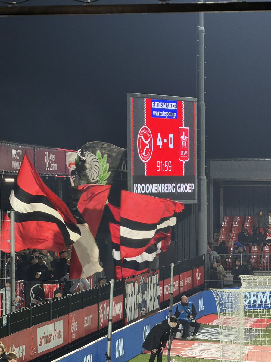 Kuneara76's tweet image. 4-0 overwinning vandaag op MVV Maastricht. Vooral de eerste helft goed aanvallend voetbal gezien met veel kansen. Slechts 2-0 bij rust had minimaal het dubbele moeten zijn. Inmiddels al 3 wedstrijden op rij gewonnen met 0 tegendoelpunten. #almmvv