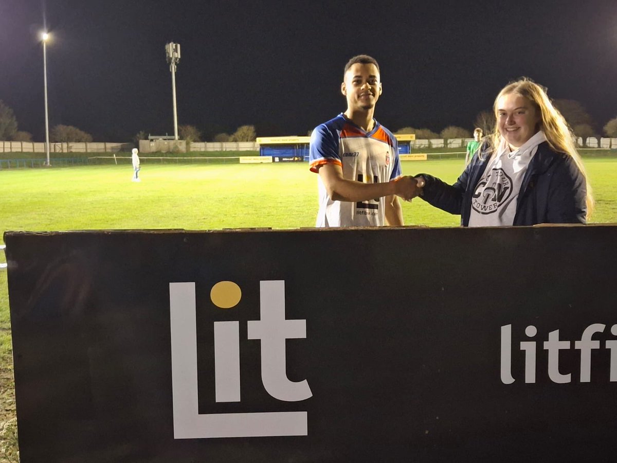 FC_Clacton's tweet image. 🏁 FULL-TIME!

FCC Res 4-0 Sudbury Sports

Leon James-Stratford was named @litfibre Man of the Match pictured with Charlotte the social media manager of the Essex &amp;amp; Suffolk Border Football League!💪💙❤️

#Seasiders #FCC #Clacton #Essex