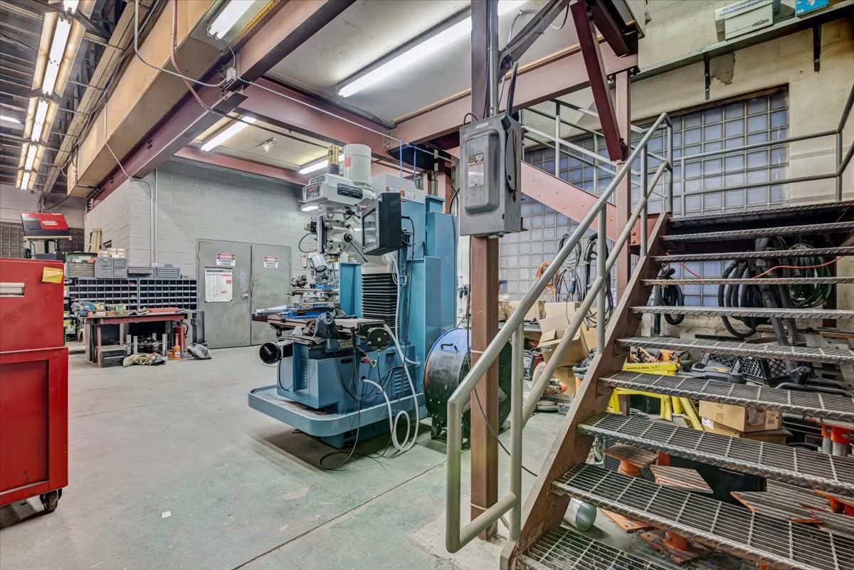 SkyVelez_CRE's tweet image. Turnkey Steel Fabrication Biz for Sale – PA

🔥$1.2M (Includes Business, Equipment + Real Estate)
📈 $1.4M gross w/ minimal staff - Potential to hit $2.4M+
👷‍♂️ Owner has 30+ yrs of experience, and is willing to stay on for a smooth transition.

Perfect for an owner-operator ready…