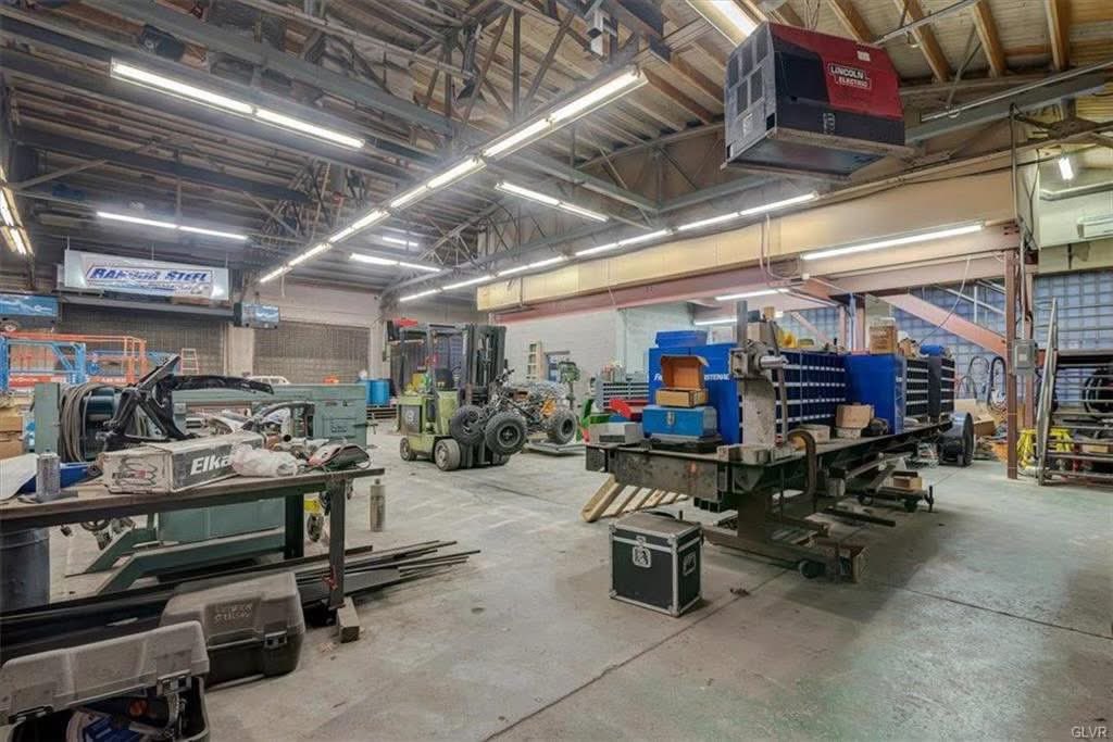 SkyVelez_CRE's tweet image. Turnkey Steel Fabrication Biz for Sale – PA

🔥$1.2M (Includes Business, Equipment + Real Estate)
📈 $1.4M gross w/ minimal staff - Potential to hit $2.4M+
👷‍♂️ Owner has 30+ yrs of experience, and is willing to stay on for a smooth transition.

Perfect for an owner-operator ready…