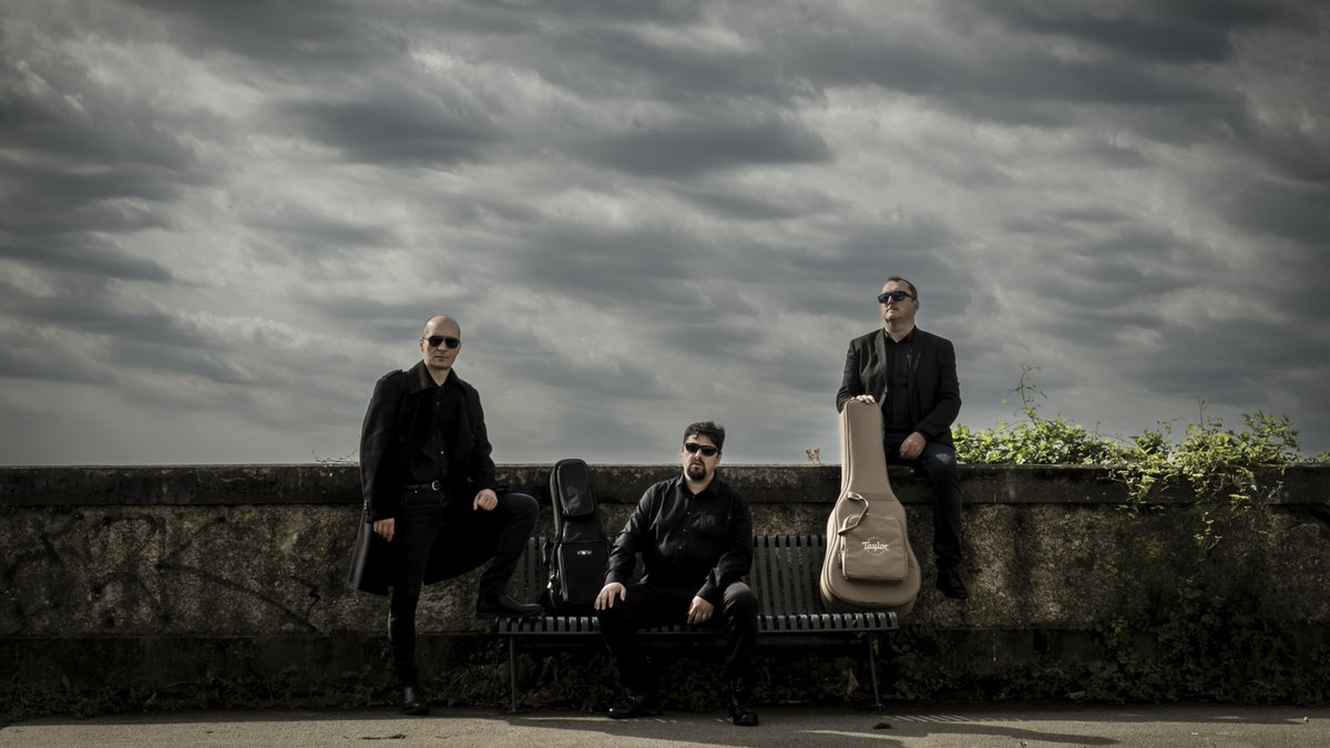 Check this out <a href="/Illustrate_Mag/">Illustrate Magazine</a> | The Independent Music Magazine #musicmagazine #musicnews #feature #illustratemagazine #sustainablecurator: People just float by #Steel&amp;Velvet: Album Review - illustratemagazine.com/people-just-fl…