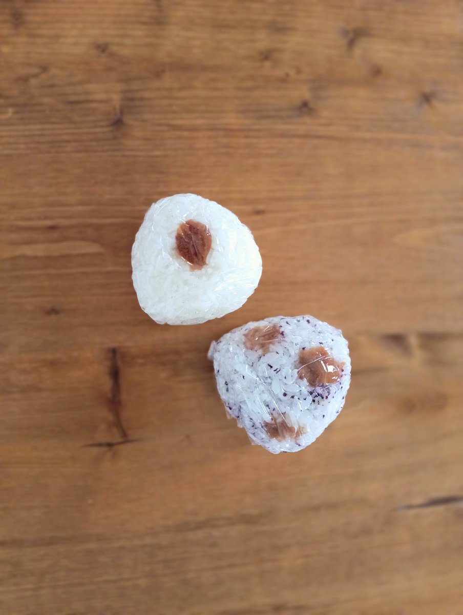 CareerLab_'s tweet image. 紀州南高梅で日の丸おにぎりと梅ゆかりおにぎり。
今朝の相棒🍙

#OnigiriAction
#発酵文化研究所