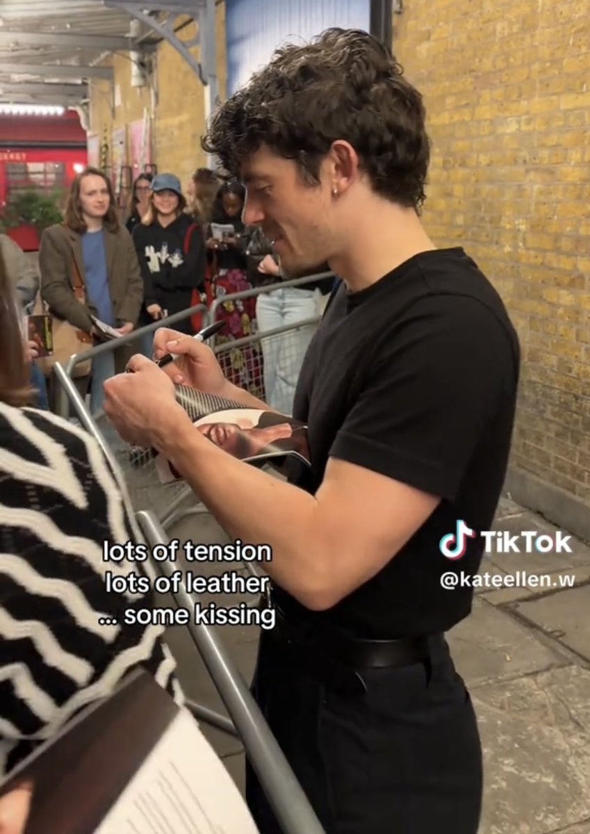 get edward in a modern romcom where he gets to look like this