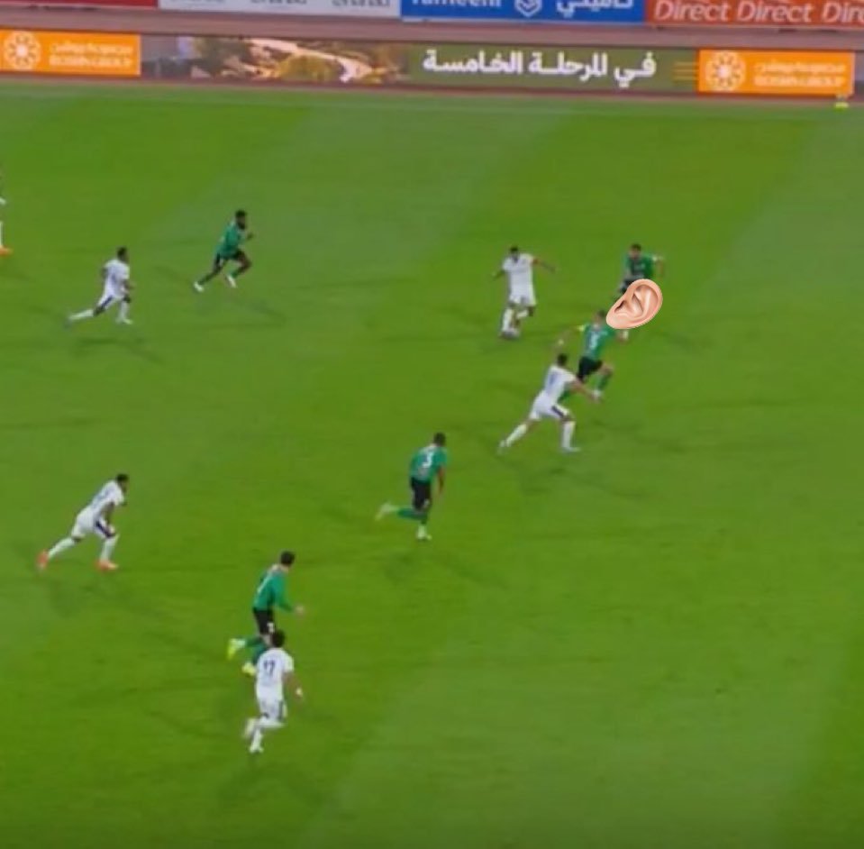 اذن لاعب #النجمه كاسره التسلل 😂😂😂😂😂
نفس اذن ساديو ماني لكن مع الهلال هههههههههههه