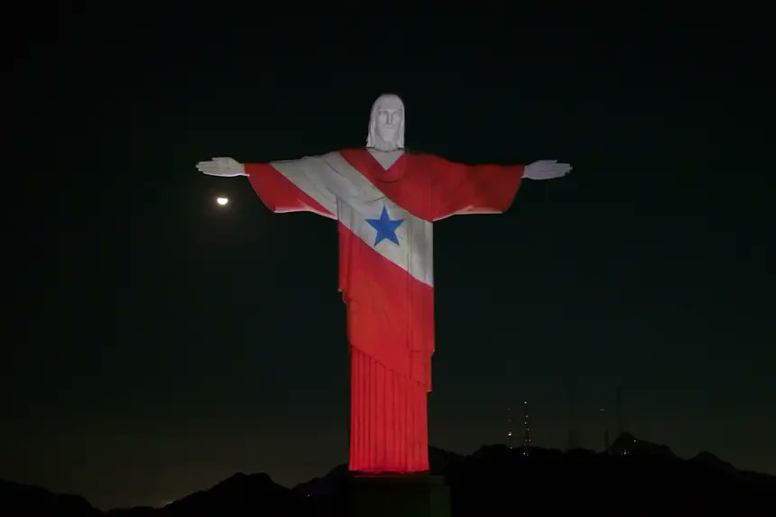 rodrigoluisvelo's tweet photo. O Cristo Redentor iluminado com as cores da bandeira do Pará.

O Rio de Janeiro apoia Belém!

Viva o povo do Norte do Brasil! 🇧🇷🫶 https://t.co/Z3Zkx1hOGr