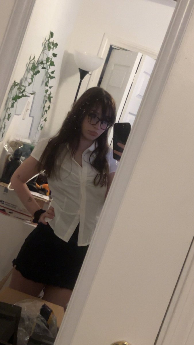 hi it’s me and i’m live on twitch-> jelloshot