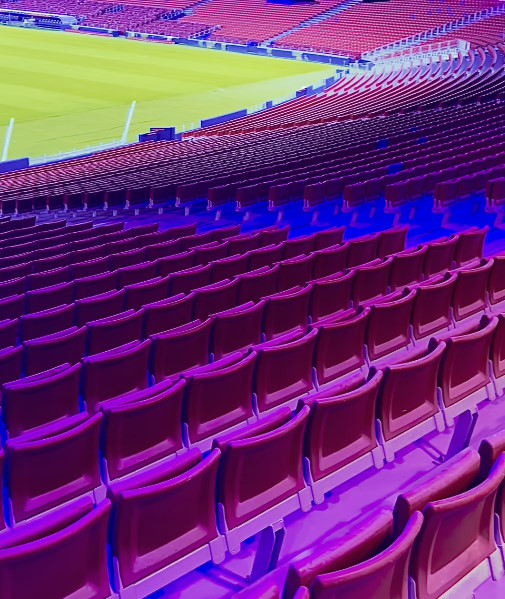 Zona_Blaugrana's tweet image. Asientos Camp Nou 😍
                VS
Asientos Santiago Bernabéu 🤣