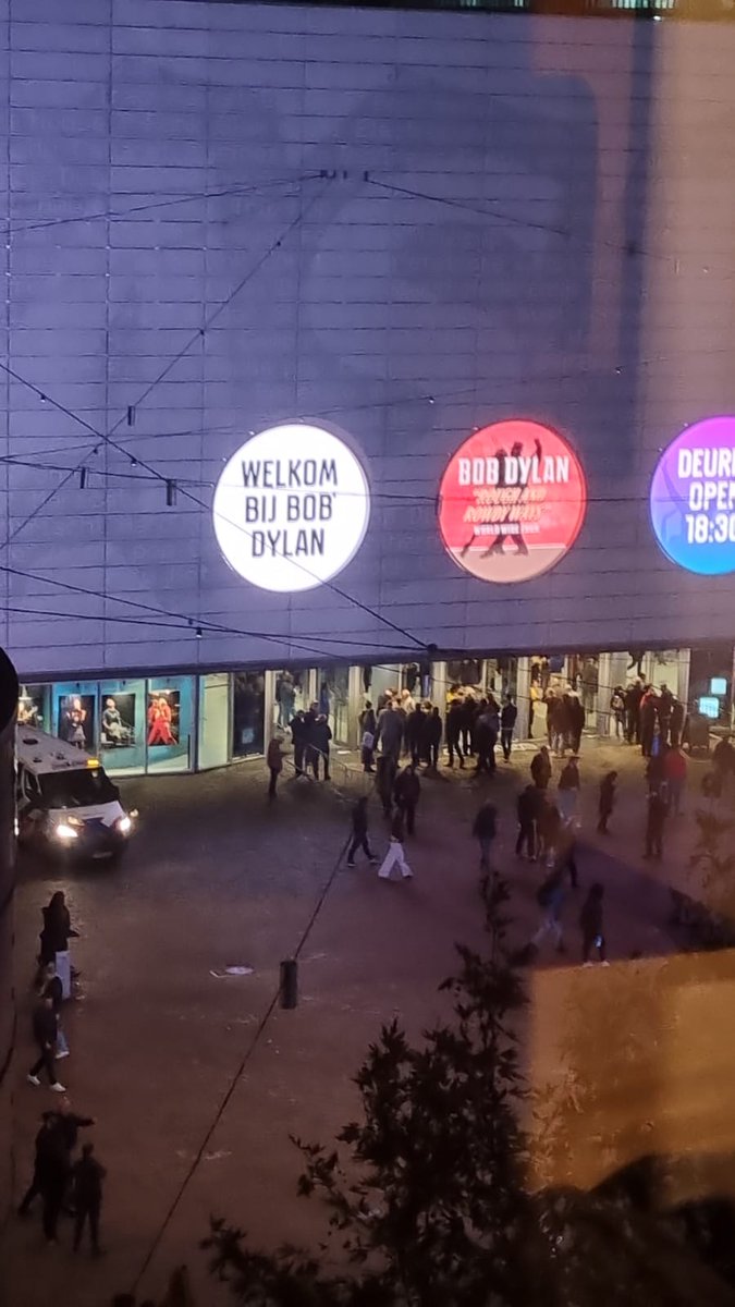 Niet op de setlist in Amsterdam, daarom maar even hier... schitterende 2025 liveuitvoering van 2 maand geleden..... #Afas #BobDylan  youtu.be/gFlSUriG2Vw?si…
