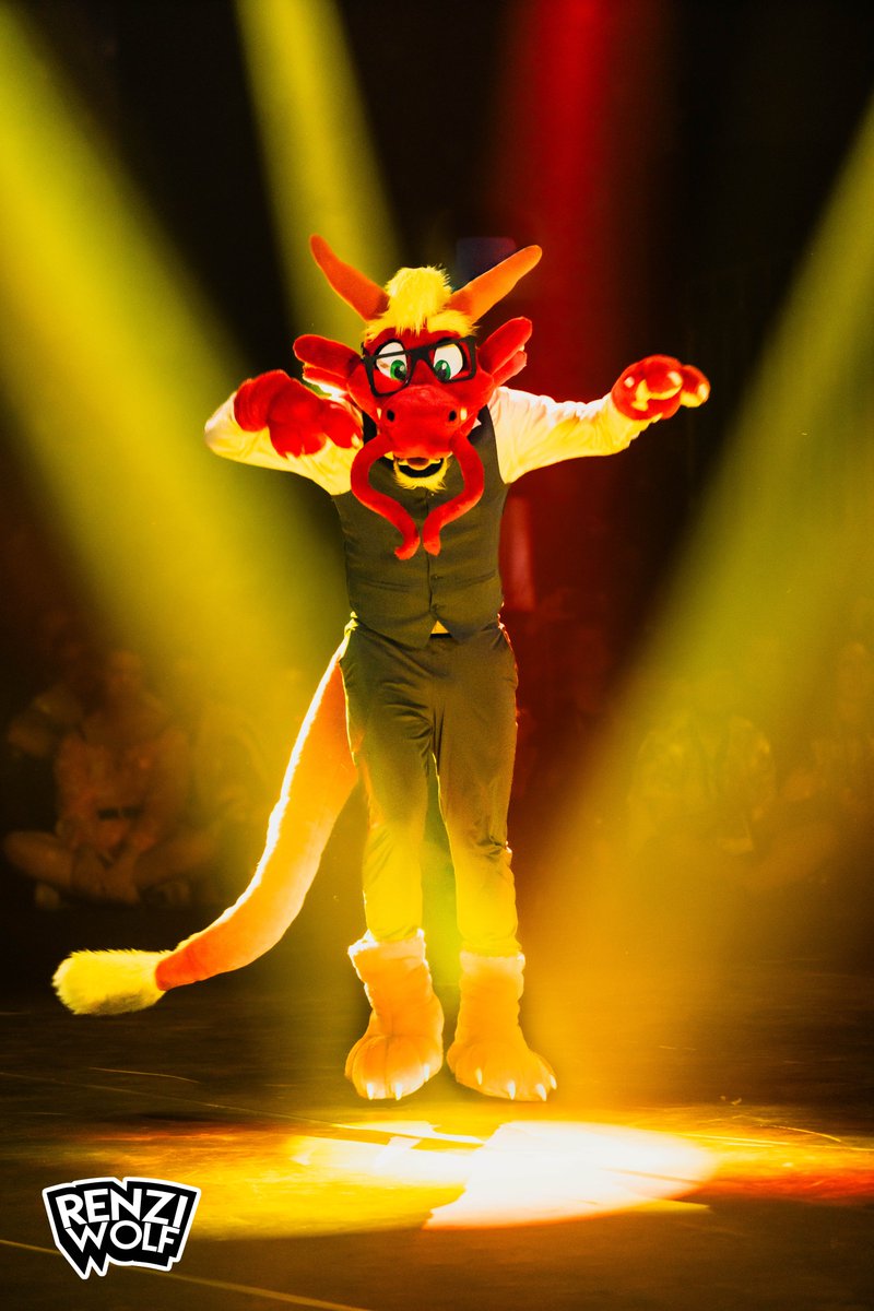 ✨ let your colors shine on the dance floor 🪩

📸 <a href="/RenziWolf/">Renzi Wolf</a> #FursuitFriday