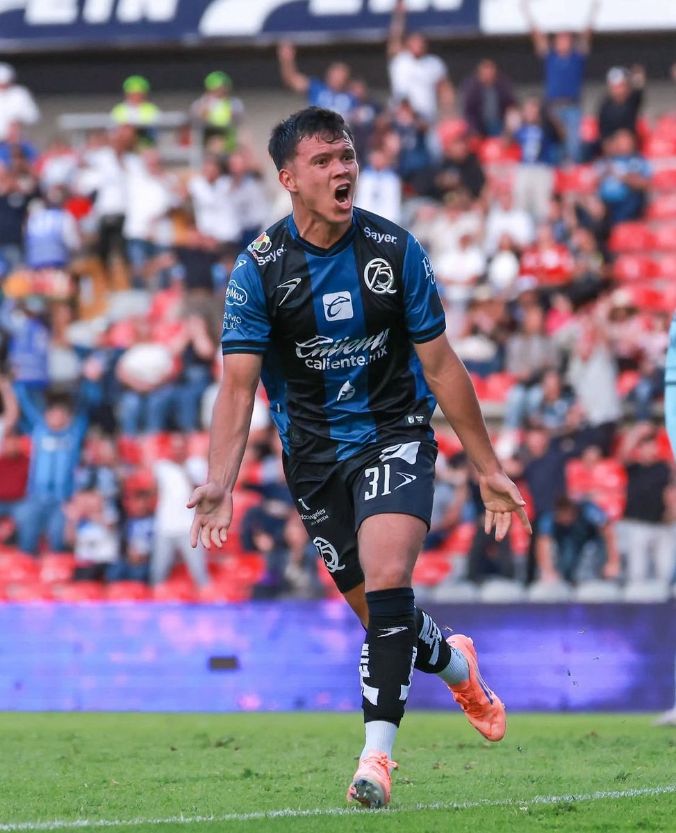 Douglas_SierraB's tweet photo. Hablemos de Alí Ávila (22) 🇲🇽:

Un joven delantero mexicano que había naufragado hasta que llegó a las filas de Querétaro

Escurridizo y de enorme olfato en el área rival. Tiene un desmarque engañoso y exhibe variedad de recursos para rematar

Ha marcado SEIS goles este torneo ⚽️ https://t.co/esyPnehirq