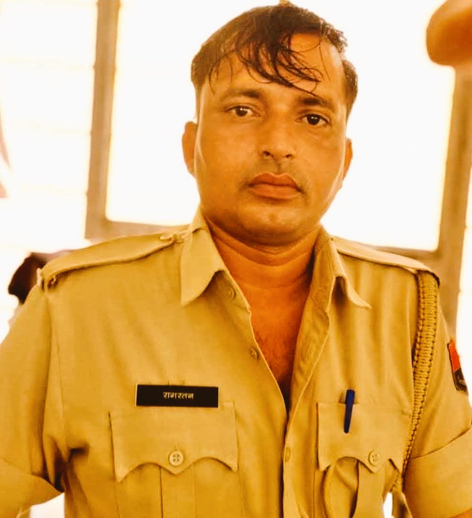 AjaysinghKilak's tweet photo. मेरे #डेगाना के ग्राम #बवंरला निवासी राजस्थान पुलिस के सदस्य रामरतन ज्याणी के आकस्मिक निधन पर सादर श्रद्धांजलि  अर्पित करता हूँ...

ईश्वर दिवंगत आत्मा को शांति प्रदान करें और उनके परिवारजनों एवं शुभचिंतकों को यह आघात सहने का सामर्थ्य प्रदान करें।।
शत शत नमन 
💐💐 https://t.co/sxex7rl5Bu