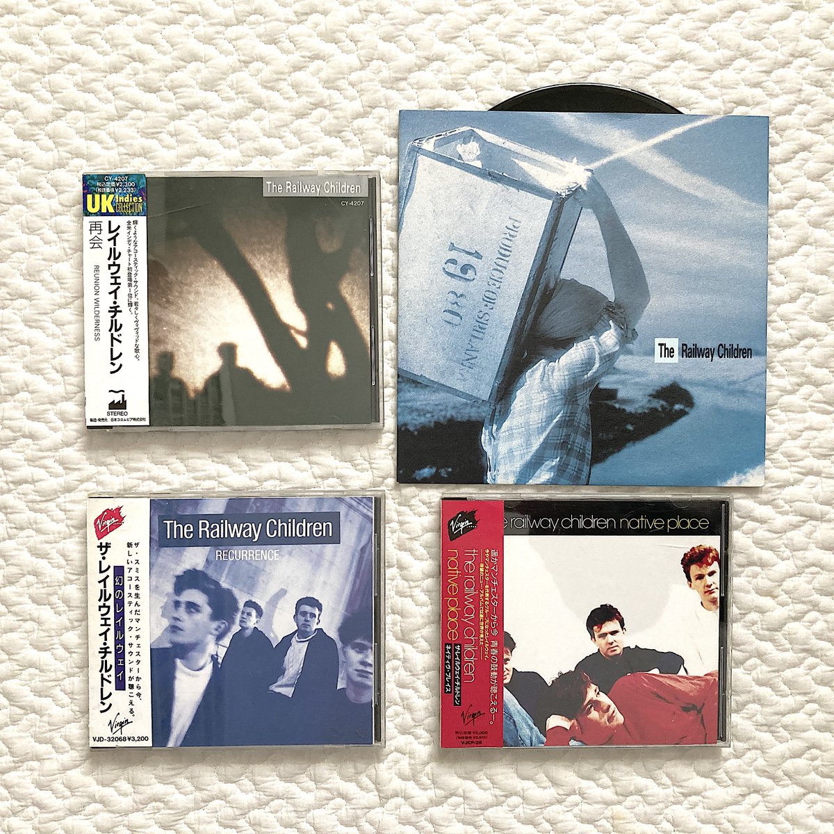 muselection's tweet image. The Railway Children の OBIsession！ [妄想オビ(1st除く)]
札幌はついに積雪で冬到来ですが、厄介なのは電車が線路上で立ち往生する交通障害。
かたや永遠に新鮮な「線路」と言えばレイルウェイ・チルドレン！
敬意と共にアナログの一部に妄想帯を作って巻いてみました！
↓
instagram.com/p/DQx7v5BAdxe/…