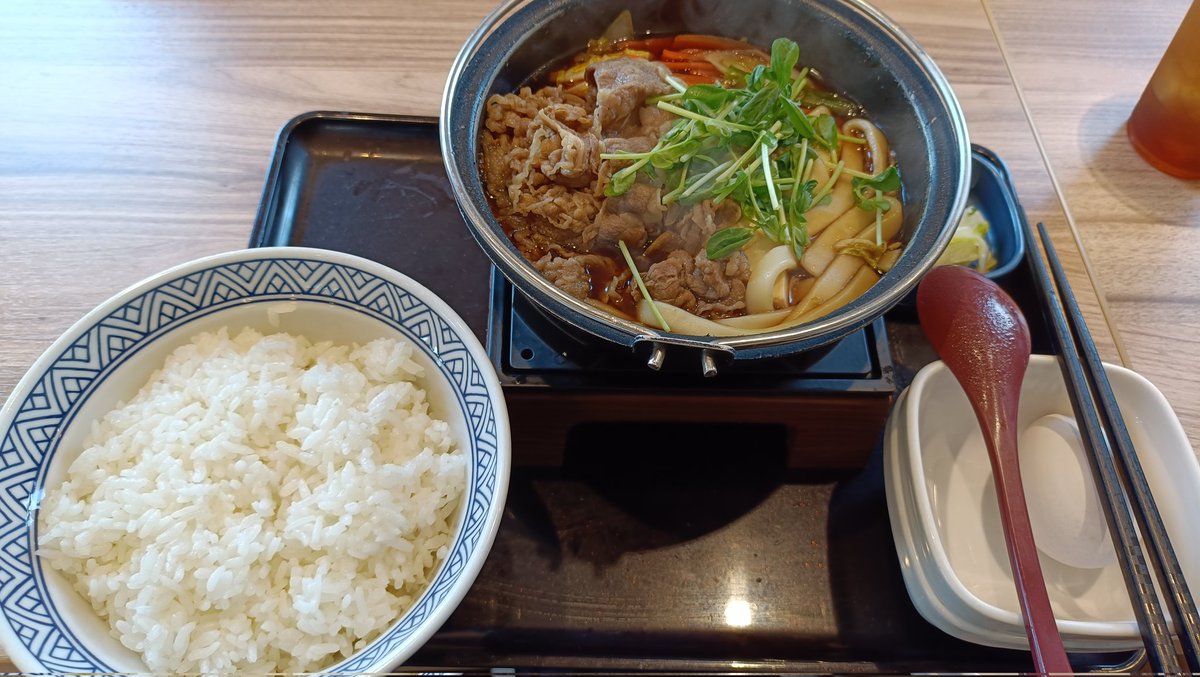 吉野家の牛鍋丼
毎年旨すぎる！