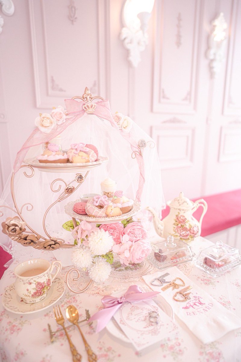 ︶︶︶ ⊹ ︶︶ ୨ 𝜗𝜚 ୧ ︶︶︶ ⊹ ︶︶

🩰🤍 Marry Me Afternoon Tea 🤍🍓

花嫁のヴェールとブーケに包まれたアフタヌーンティー .⋆𝜗𝜚