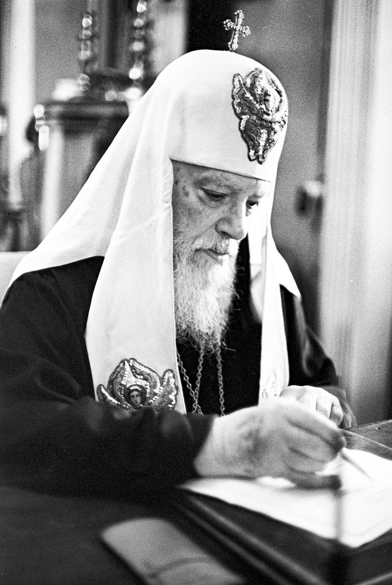 Патриарх Московский и всея Руси Алексий I в своем Послании в связи с 50-летием Великой Октябрьской социалистической революции сказал, что начинания Великого Октября созвучны евангельским идеалам.

Патриарх здорового человека.