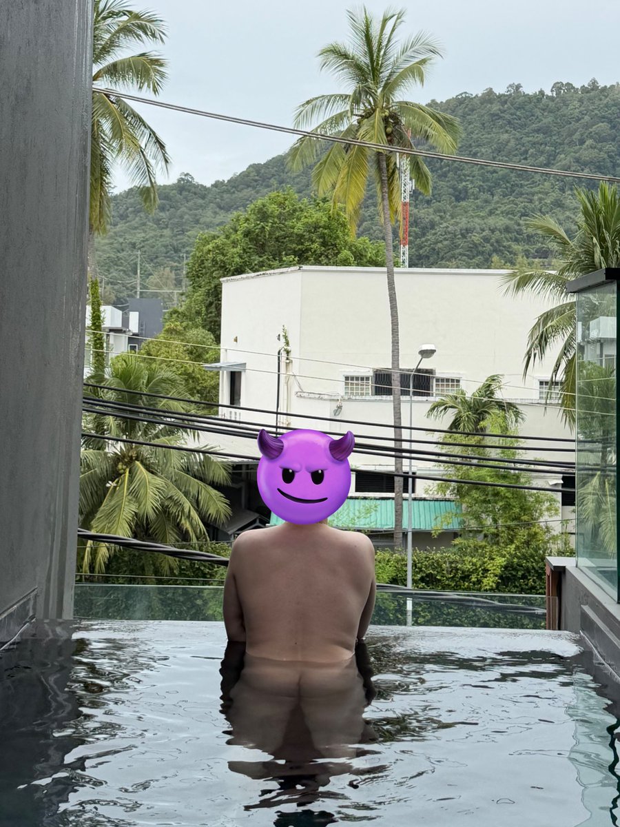 PupLiam96's tweet photo. I‘m in Thailand, of course I‘m skinny dipping ✌🏻
Am I a bad puppy for forgetting my mask at home? 🙈

#gaypuppy #gaypup #pupplay #body #skinnydipping #naked #gayman #gaycuck #cuckold #pool https://t.co/XPSnHcZM4z