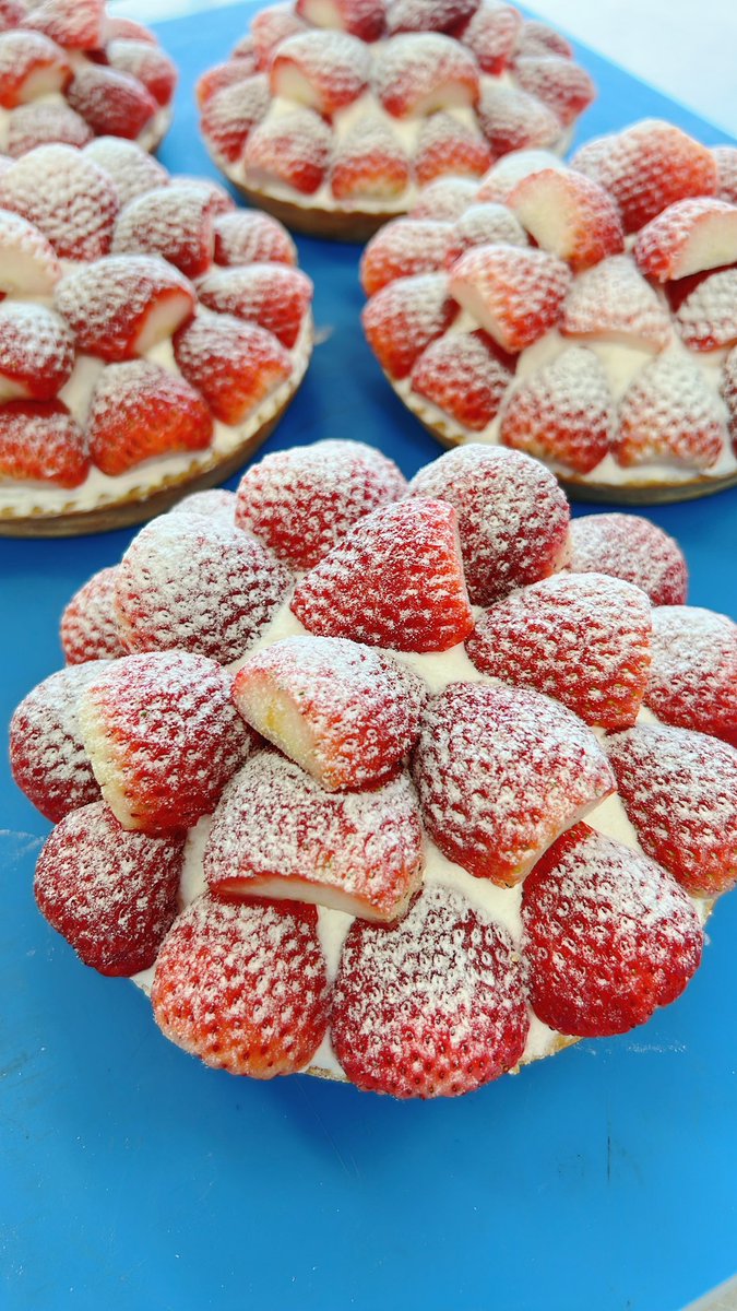 里タルト2690円🍓
数量限定で発売開始しました☺️
ご来店お待ちしております！🍓
#いちごの里 #里タルト
