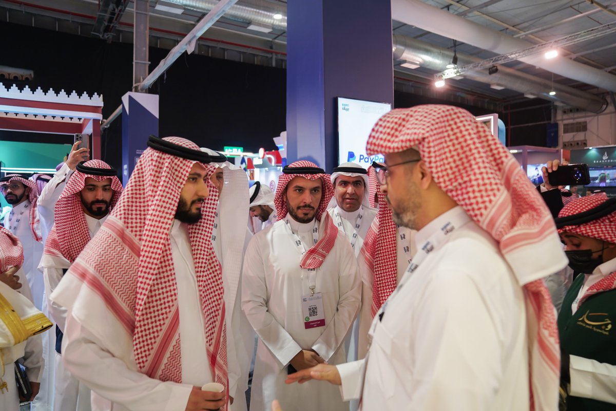 أثناء زيارة صاحب السمو الملكي الأمير / فهد بن منصور بن ناصر آل سعود "رئيس جمعية رؤية الريادة" لـ جناح #وجار في #ملتقى_بيبان_2025