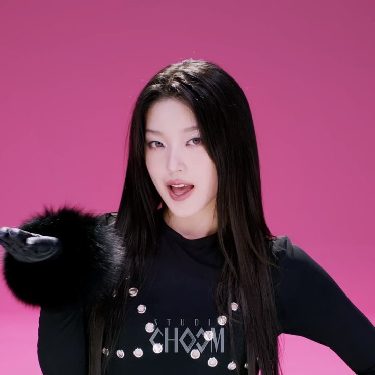 pharitalover21's tweet photo. The concept of yoonchae from Katseye being the fastest Korean artist and the first underage female artist to be nominated in Grammys is crazy with one year into her career https://t.co/q22Db4u8R8