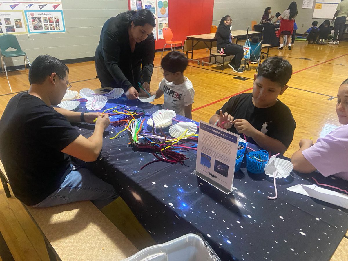 DrAdreanaDavis's tweet image. Our Annual Guzick Family STEAM + AVID Night was a success! 🎉✨
Hands-on exploration. Family learning. Smiles everywhere.
#GuzickGiants #AVIDElementary #STEAMNight @jcrowder08 @GuzickES