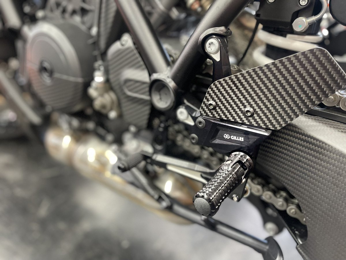 mfd_nagoya's tweet image. こんにちは♪KTM名古屋です🫡
来店されたお客様が『ブラバスあるじゃん』とビックリされますが当店1台ございます😉
世界で各色145台限定生産。国内は25台のうちの1台。当店ではユーザー様2名おられます✨3人目のユーザー様❗️現れるのをお待ちしておりまーす。
#ktm #brabus #ktm名古屋