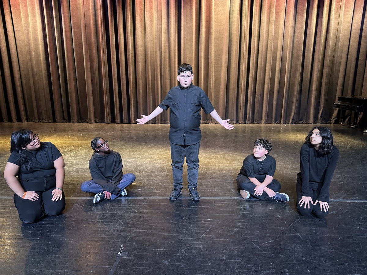 MizzPow_'s tweet photo. Our Theatre students brought Latinx stories to life in our Hispanic Heritage Performance! From powerful poems to dynamic tableaux, they celebrated culture, courage, and creativity on stage. @GreinerAcademy @perez_sura @kediaz @AlanyaGiannetto 🌎💃🏽 #HispanicHeritageMonth https://t.co/9KmnOTH62w