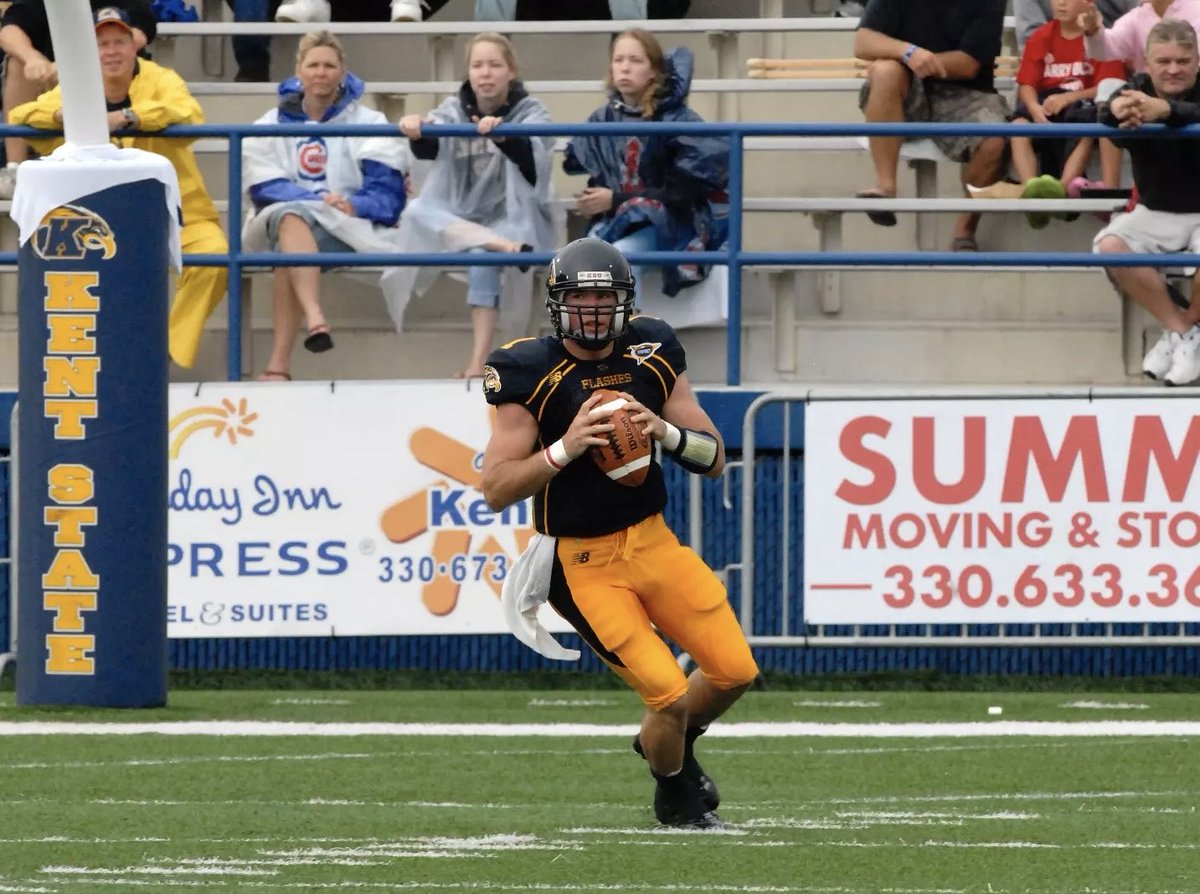 Day #25 of tweeting a pic of <a href="/Edelman11/">Julian Edelman</a> until he comes back to see the boys and signs the tradition wall <a href="/KentStFootball/">Kent State Football</a> ⚡️🐿️