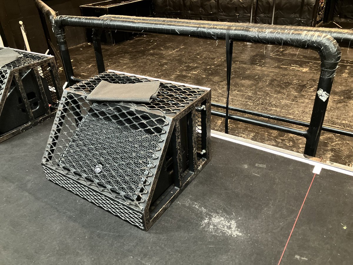 [👣] 20th anniversary TOUR 〜そのまんま東へ西へ〜

9ヶ所目・長野公演の搬入完了しました🫡
ステージ準備進行していきます🎤

#ファンモン #FMB20th #長野