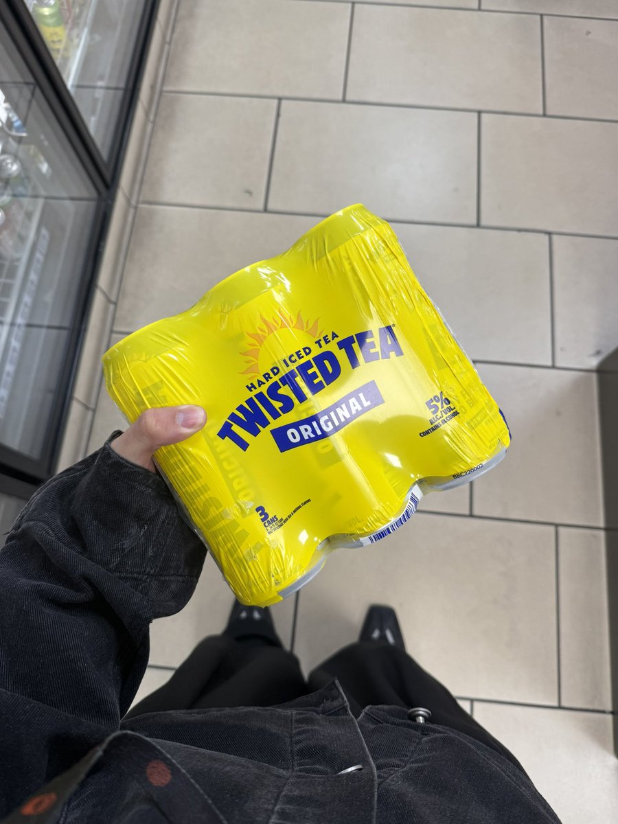 luc_js's tweet image. Do you guys mind if a mother fucker partakes in English this evening