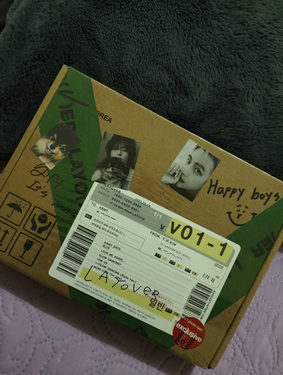 MAYRA_AR13's tweet photo. Abriré mi álbum? 
Contexto 
Fue un regalo, pero ya tenía las tres versiones, debido a que ya conozco el contenido decidí mantenerlo así.
Aunque tiene una photo card exclusive!!!!
Estoy tentada a abrirlo 😫💜
#army #bts #album #v #layover https://t.co/TY42G6hnGs