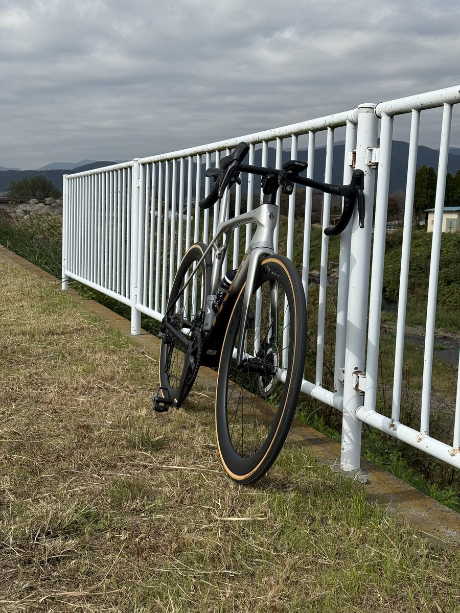 100_Colors's tweet image. 走りやすい季節になりました

#ロードバイク 
#PROJECTONE 
#TREK 
#Madone 
#MadoneSLR