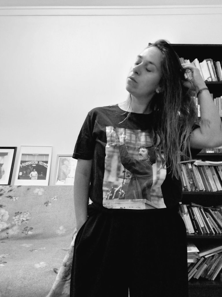 Estefimaggio's tweet photo. Vengo a presumir mi remera nueva 😌 https://t.co/EKtikEoWat