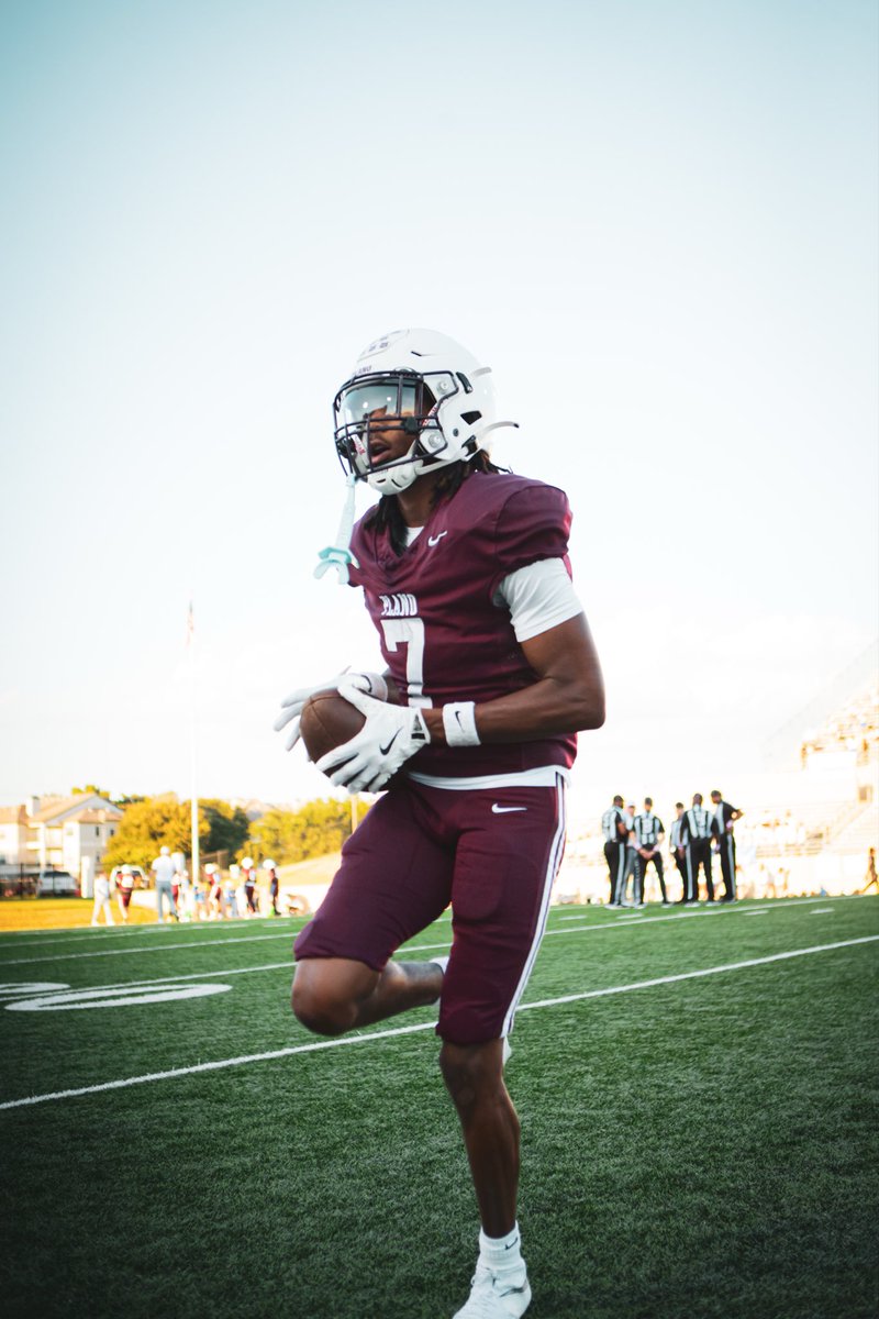 Junior Year Regular Season Highlights 

hudl.com/v/2T8b5s
6’1
165lbs
4.5 40 
30 Total Tackles 
8 PBU’s 
1 FF 
<a href="/2Fit_KP/">Kalen Petty</a> <a href="/wildcatsplano/">Plano Wildcat Football</a>