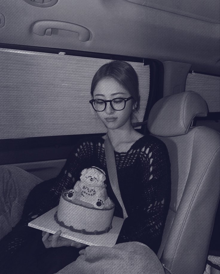 wraithymn's tweet image. ⠀

Hari ini, kasih surprise buat kesayangan aku yang lagi berulang tahun🥰

Happy birthday to the woman who makes my world brighter. Wishing you the best on your special day, baby. I always love you no matter what. ❤️

⠀