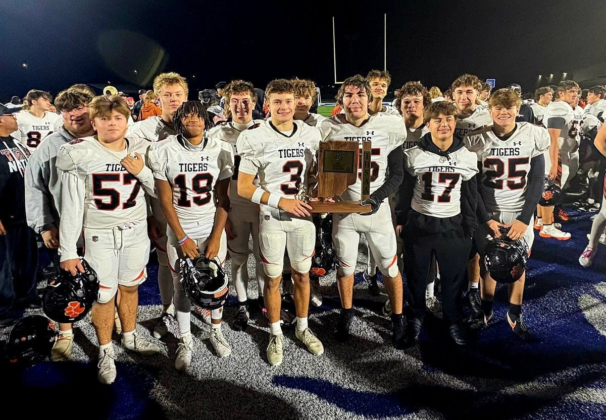 MaxWNelson's tweet image. LAWRENCEBURG TIGERS!!SECTIONAL CHAMPS!!