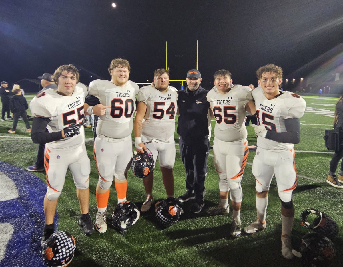 MaxWNelson's tweet image. LAWRENCEBURG TIGERS!!SECTIONAL CHAMPS!!