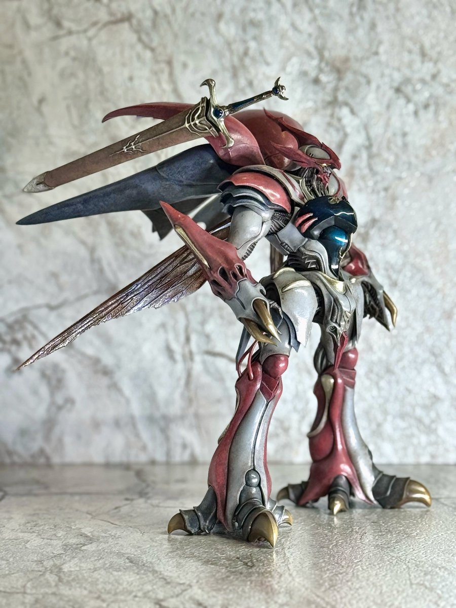 ecuador877's tweet image. PLAMAX ヴェルビン、完成。

合わせ目やパーティングラインの処理のストレスが少なく、とにかく塗っていて楽しいキットでした。

今回のチャレンジは、筆とエアブラシのハイブリッド塗り。
装甲部分の下地は、瓶サフを叩くように塗って、テクスチャ付け。…