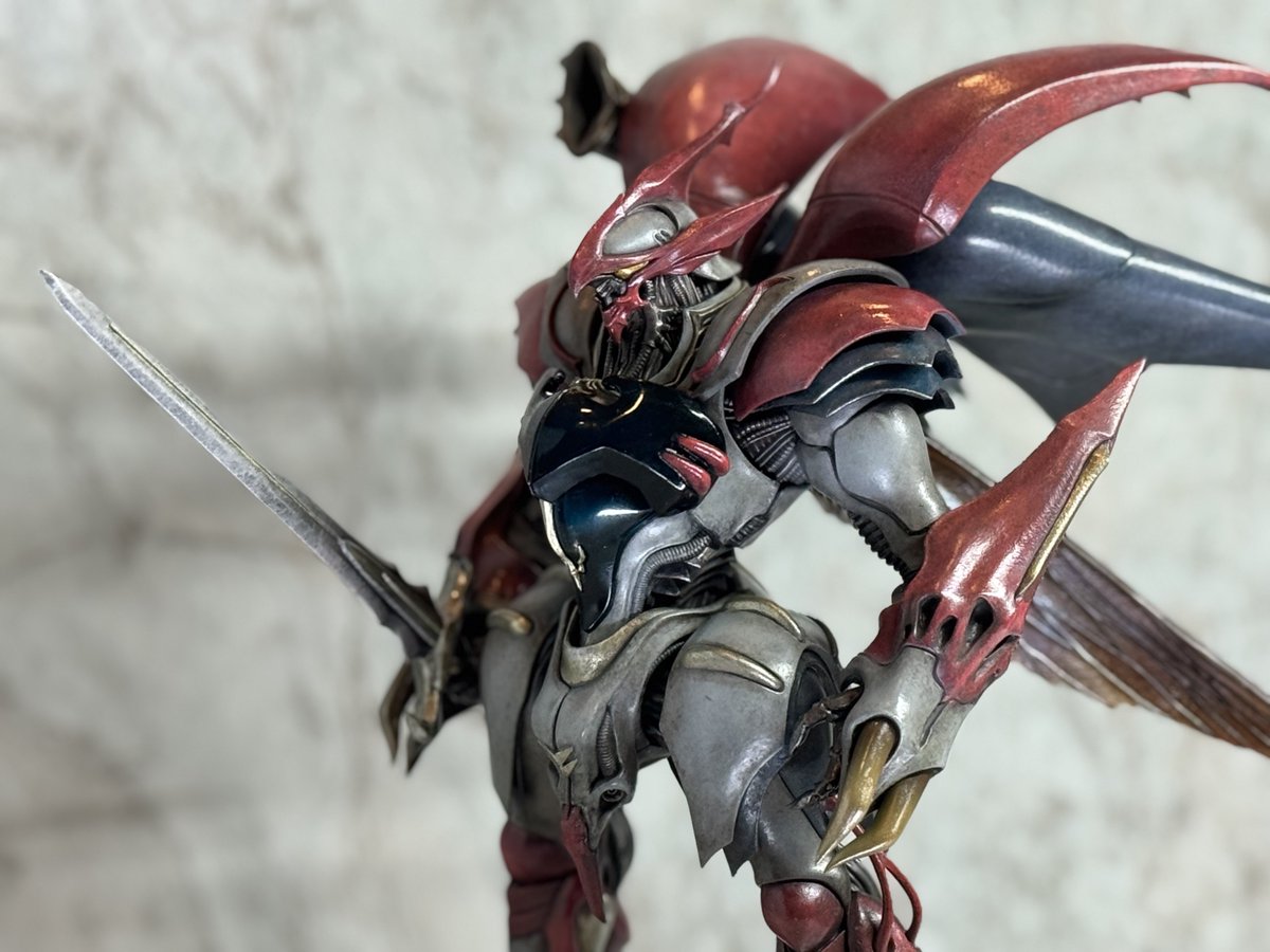 ecuador877's tweet image. PLAMAX ヴェルビン、完成。

合わせ目やパーティングラインの処理のストレスが少なく、とにかく塗っていて楽しいキットでした。

今回のチャレンジは、筆とエアブラシのハイブリッド塗り。
装甲部分の下地は、瓶サフを叩くように塗って、テクスチャ付け。…