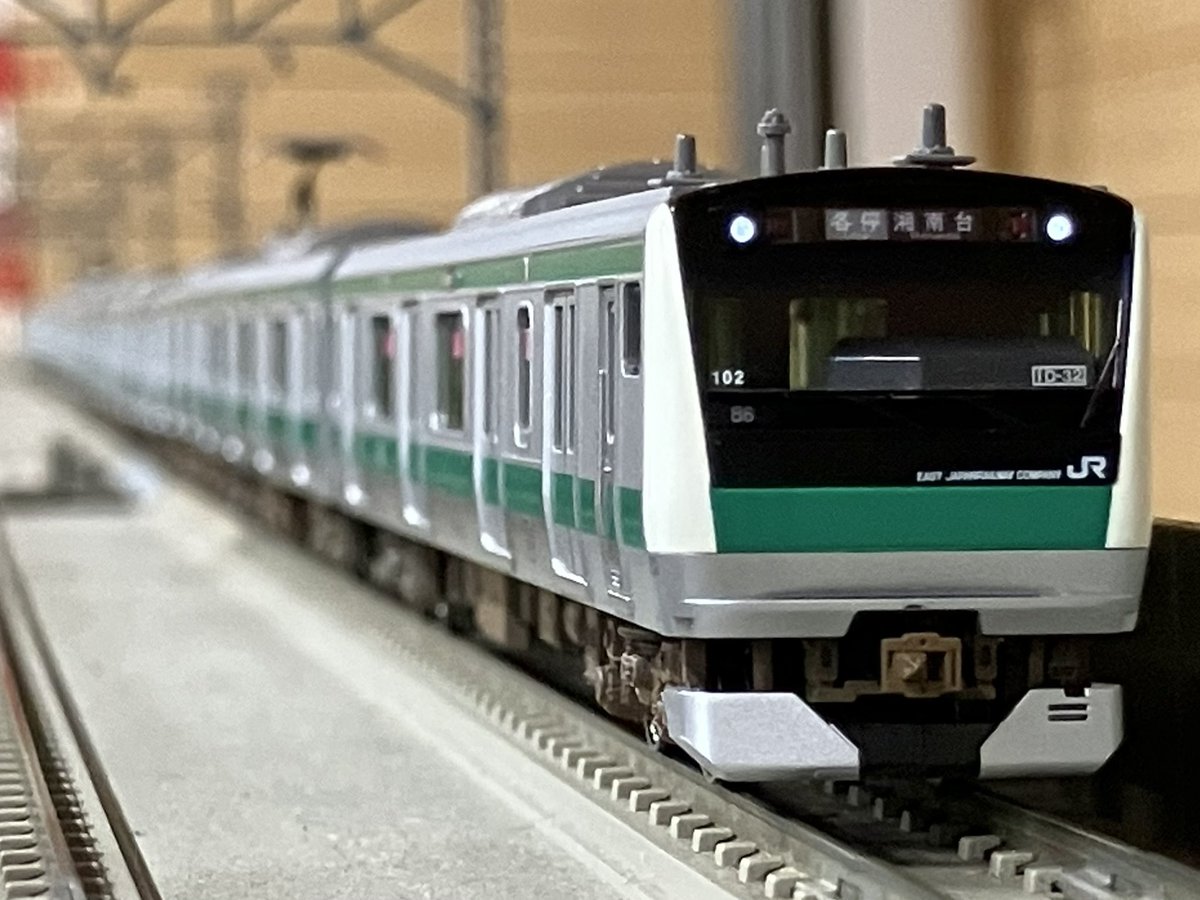 marugo_model's tweet image. その1  E233-7000

完成前の試運転を兼ねて持ってきました
初期102ロットのみで固めている我が家では1本目導入以来、久しぶりに102が復活です(1本目は101になったので)
SO代走かっこえぇ…