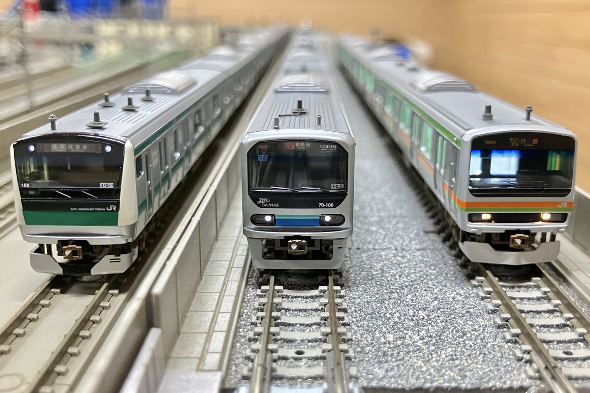 marugo_model's tweet image. その1  E233-7000

完成前の試運転を兼ねて持ってきました
初期102ロットのみで固めている我が家では1本目導入以来、久しぶりに102が復活です(1本目は101になったので)
SO代走かっこえぇ…