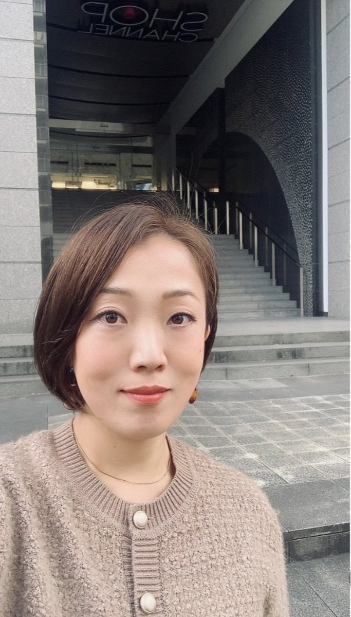 sasamoto0902's tweet photo. SHOP CHANNEL🛍️
この度「SAVOY」のゲストMCのレギュラー出演が決まりました。
SAVOYのバッグの魅力をこれから皆さまにご紹介してまいります。
《11月》11/18(火)16時〜17時OA予定。
1時間の生放送です。ショップチャンネルぜひご覧ください。
#ショップチャンネル
#SAVOY
#ゲストmc 
#笹本博子 https://t.co/7jWbIzdXsd