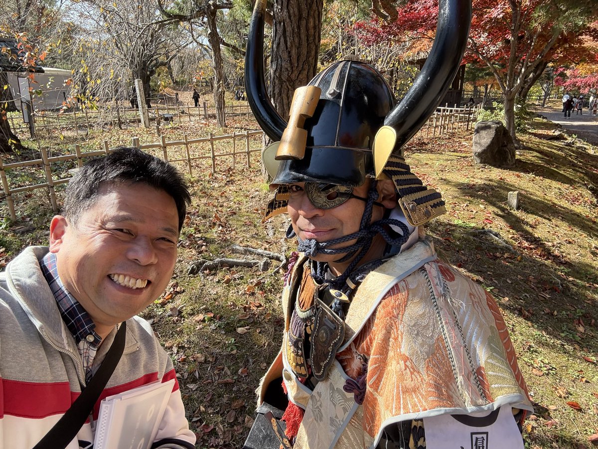 884tai1's tweet photo. #侍フォト 

天気も最高、紅葉も最高、侍も最高です！！！

#懐古園
#小諸懐古園 https://t.co/vVDf60lvvR