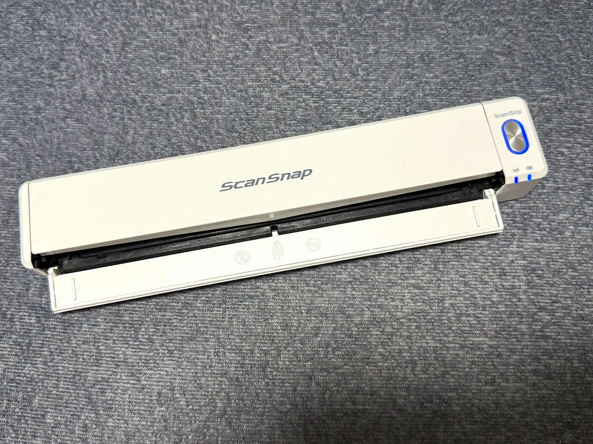 ryou4411's tweet image. ScanSnapiX100を購入してから
片っ端からスキャンするようになりました
とても便利で助かってます。

USB Type-Cポート搭載か～
いいな～

#ScanSnapiX110