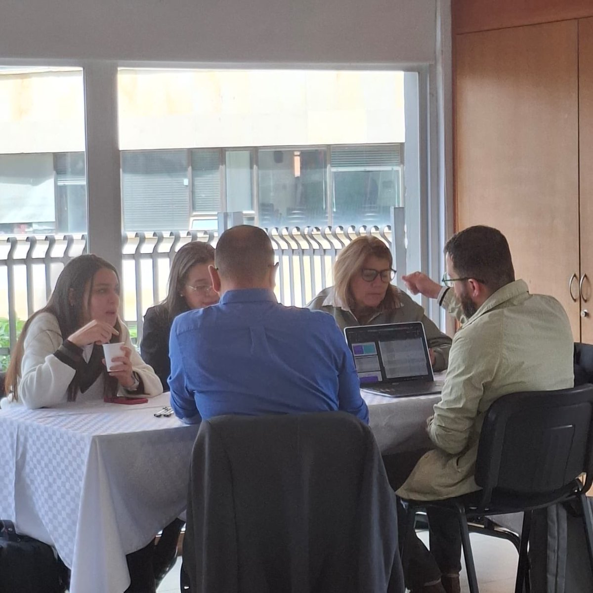 Hoy hicimos un ejercicio muy productivo de escucha y discusión de propuestas para el sector salud con actores y expertos bajo el liderazgo de <a href="/LuzMariaAgudel5/">Luz Maria Agudelo</a> 

Es construyendo consensos y generando confianza que el gobierno de <a href="/sergio_fajardo/">Sergio Fajardo</a> recuperará al sistema de salud. 1/4