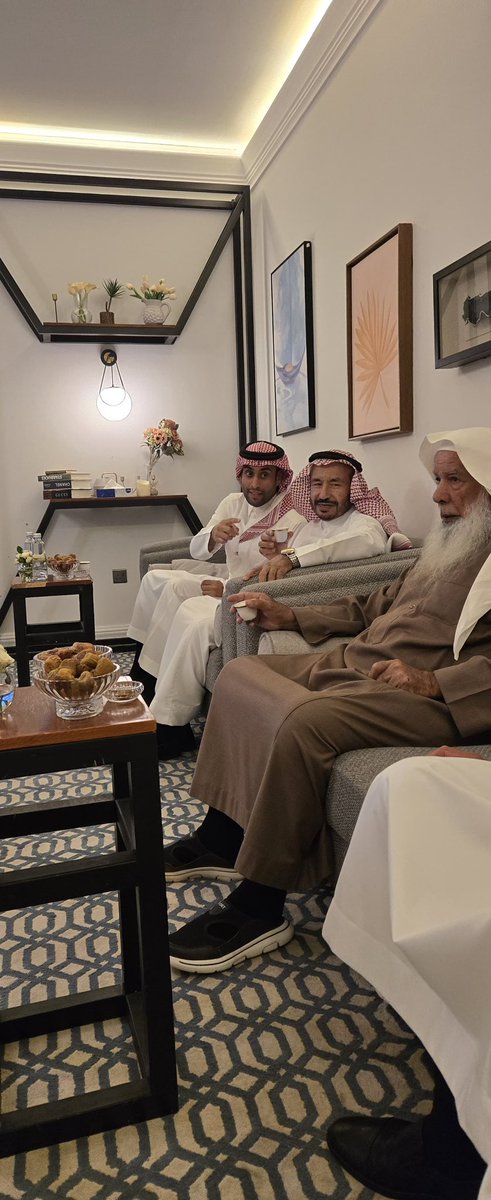 تم بحمد الله مساء يوم البارحة ( الجمعة المباركة الموافق ٧ نوفمبر ٢٠٢٥ ).
عقد قراني شقيقي ( بدر) على كريمة الاستاذ عبدالله الثنيان.
نسأل الله أن يجعل عقد قرانهم بداية لحياة طيبة مباركة، تسكنها الرحمة وتظللها الطاعة.
بارك الله لهم وبارك عليهم وجمع بينهم في خير وموده.
ألف مبروك عقد