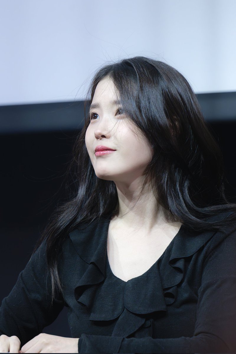 Selfiepod_IU's tweet photo. 251107 아이유 푸다닭 팬싸인회 Part 3

#아이유 #IU https://t.co/EiGpdEeb9S