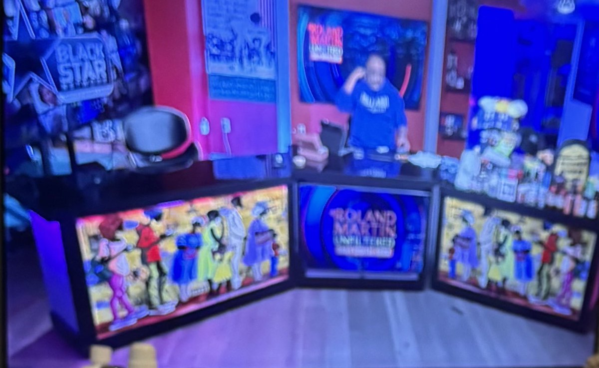 DrCGOverton's tweet photo. @rolandsmartin  - #DillardUniversity/DU @DillardU 
shout out by brother Roland today on #RolandUnfiltered ! 💙🤍 https://t.co/PNdfK13PKA