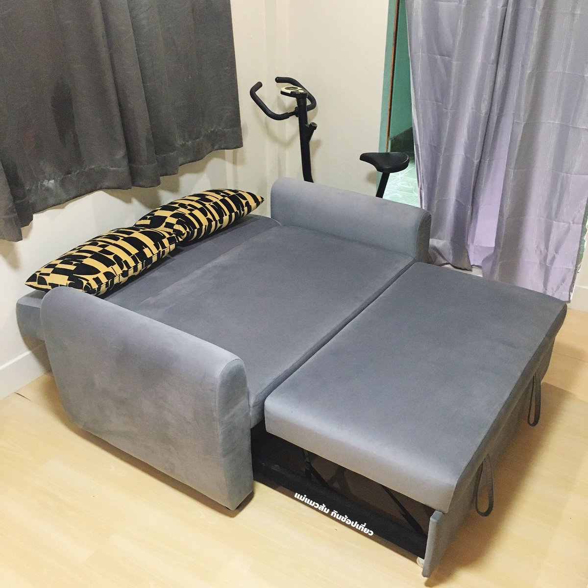 MaeMeowSom's tweet image. โซฟาเบด 2 ที่นั่ง โซฟานุ่มนั่ง/นอนสบายมาก นอน 2 คนได้สบายๆแบบไม่อึดอัด ปรับพนักพิงได้ 4 ระดับ ปรับเป็นเตียงนอนง่าย มี 2 สี คือสีเทากับสีครีม เค้าแถมหมอนให้ 2 ใบด้วยนะคะ
Shopeeสีเทา: s.shopee.co.th/2g39hGpBKy
Shopeeสีครีม: s.shopee.co.th/7V8PSBAFbS
Lazada: s.lazada.co.th/s.ZZ7plQ